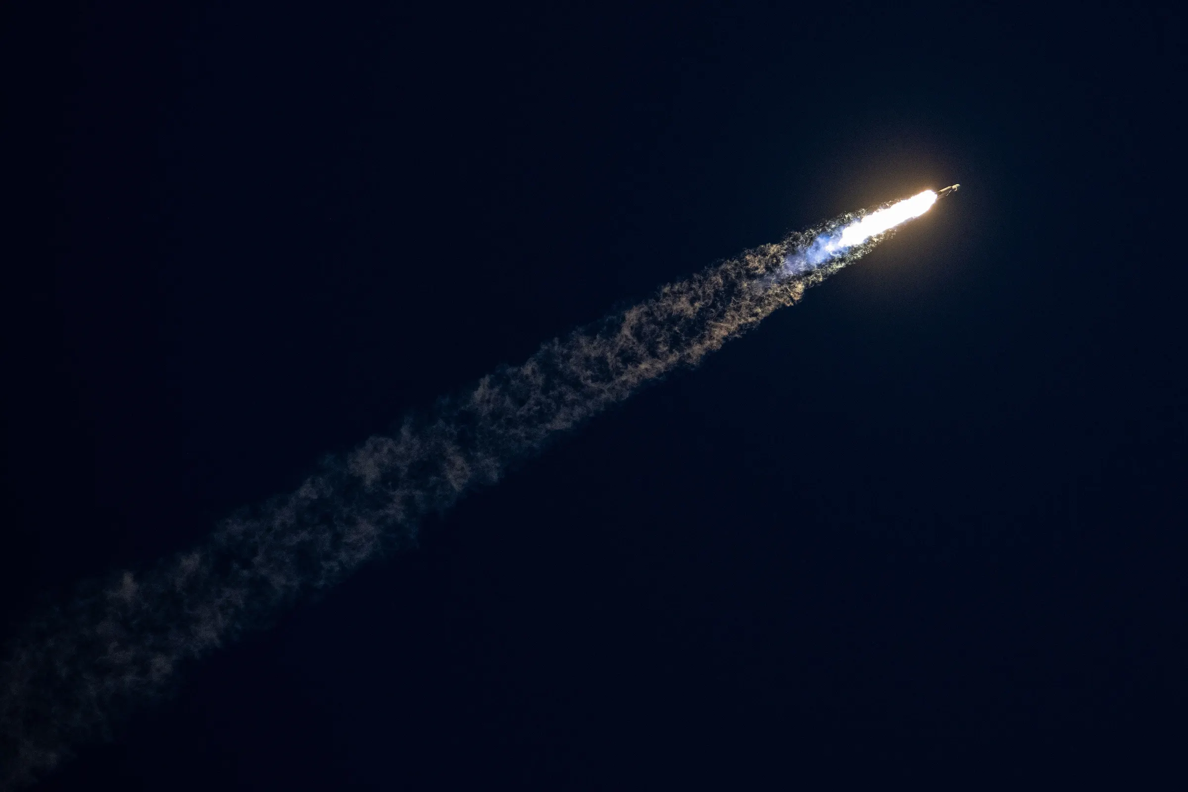 Falcon Heavy climbing through a dark blue sky on the USSF-67 mission, January 15, 2023